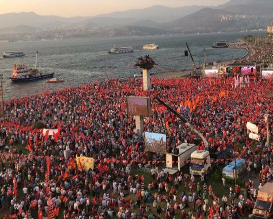 İstanbul'dan Sonra İzmir'den Haykırdık: Darbeye Hayır! Demokrasi Hemen Şimdi!