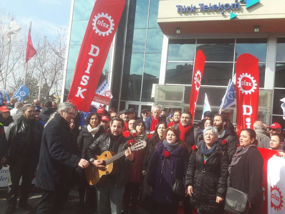 DİSK 51. Kuruluş Yıldönümünü Direnişteki Kod- A İşçileri ile Kutladı