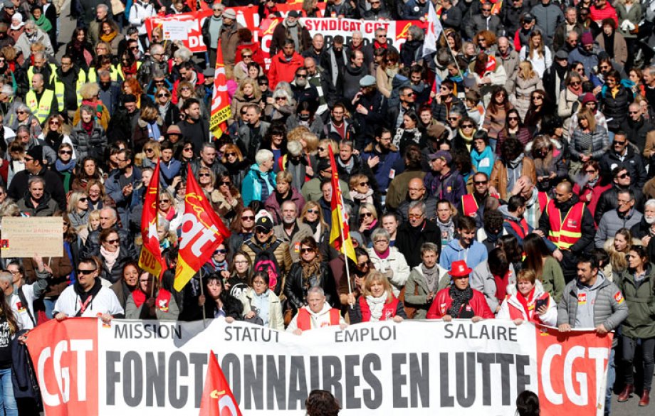 Fransa’da Binlerce Kamu Çalışanı Greve Çıktı