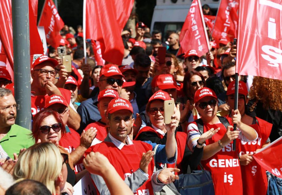 İzmir'de Genel-İş Siyasi İktidara Seslendi: Özgür Toplu Sözleşme Hakkı İstiyoruz