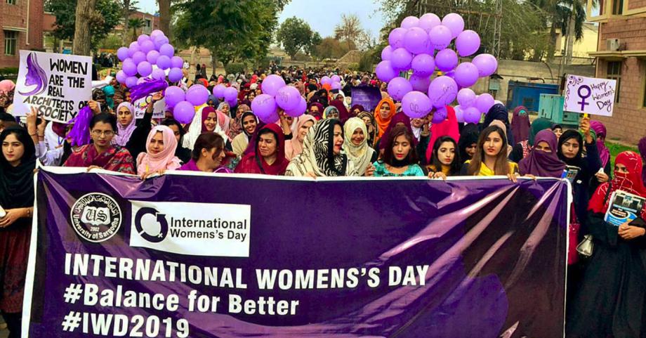 Kadınlar 8 Mart’ta Tüm Dünyada Dayanışmayı Büyüttü