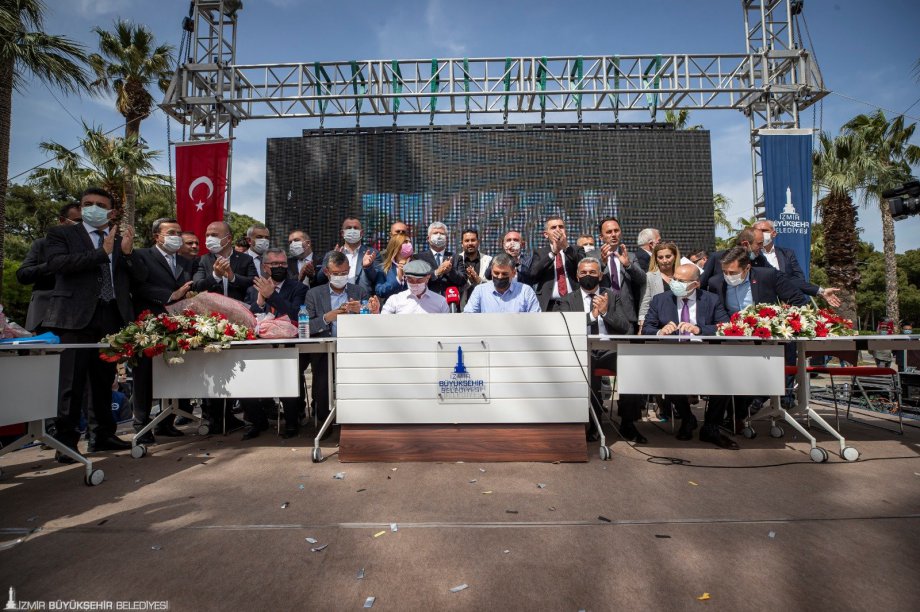 İzmir Büyükşehir Belediyesi’nde Toplu İş Sözleşmesi İmzaladık