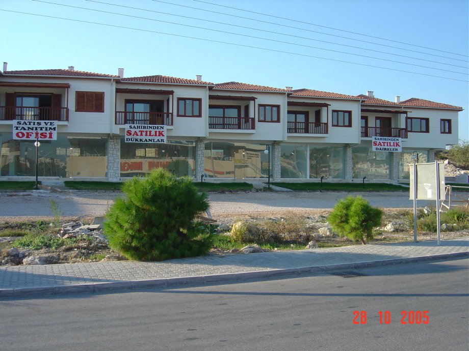 CHAIN APARTMENTS