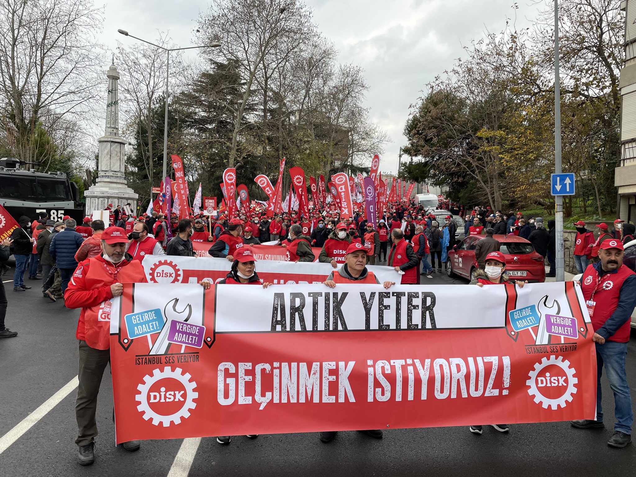 DİSK’liler İstanbul Kartal’dan Seslendi: Artık Yeter! Geçinmek İstiyoruz!