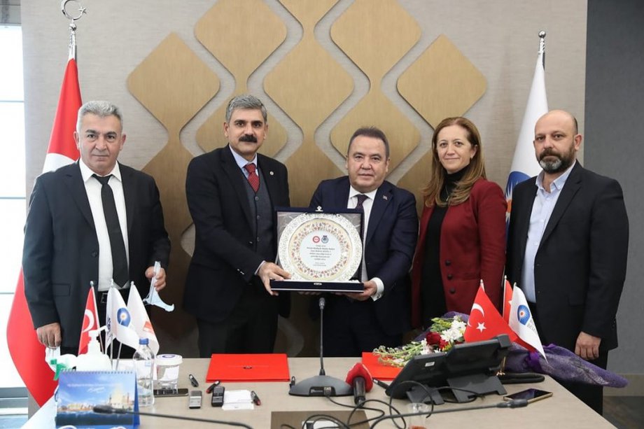 Antalya Büyükşehir Belediyesi’nde Toplu İş Sözleşmesi İmzaladık