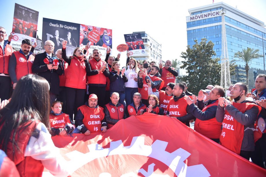 İzmir’den Haykırdık: Emeğimizi, Haklarımızı, Geleceğimizi Ezdirmeyeceğiz! 
