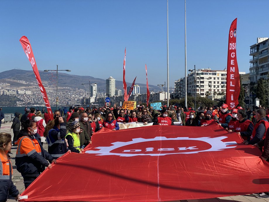 İzmir’den Haykırdık: Emeğimizi, Haklarımızı, Geleceğimizi Ezdirmeyeceğiz! 
