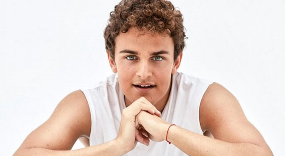 Cem Yenel – Seni O Gökyüzüne Ben Koydum